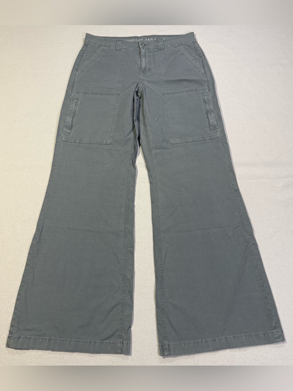 American Eagle Low Rise Baggy Flare Cargo Pants Gray Stretch Women’s 8 Long